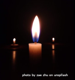 candle unsplash